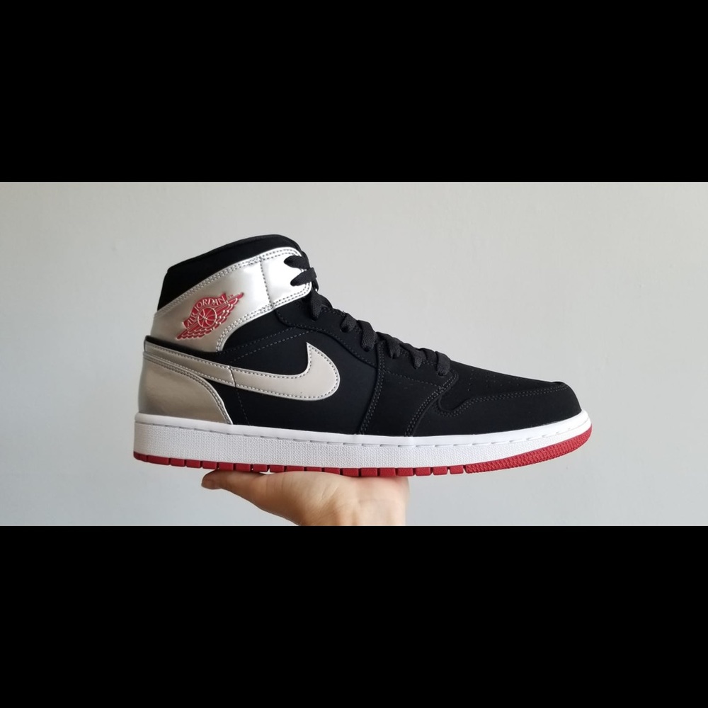 Air Jordan Mid 1